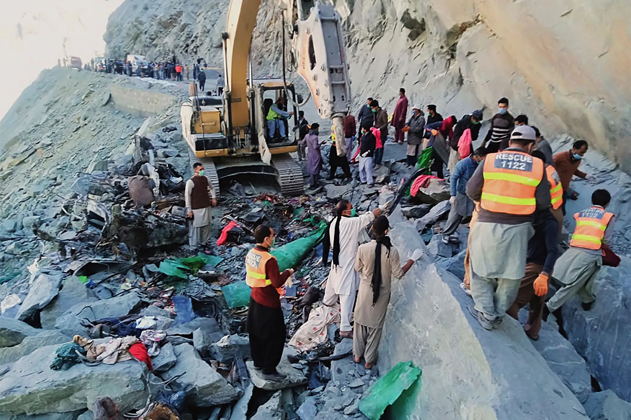 Landslide alerts persist along Jaglot‑Skardu road during monsoon rains